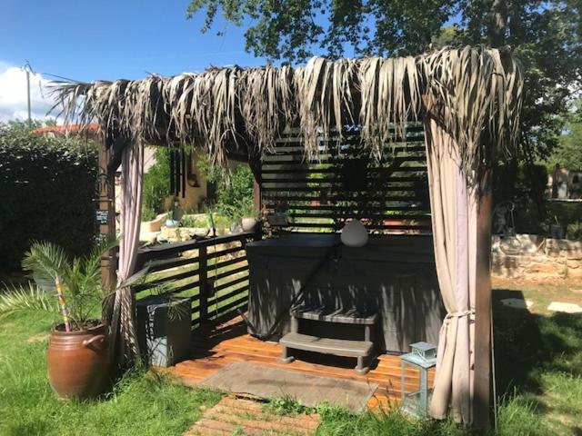 La Brindille Petit Mas Provencal Meuble De Tourisme 3 Etoiles 2-3 Personnes 1 Piece 30 M2 Tout Confort Lisiere Foret Jardin Jacuzzi Piscine Saint-Paul-en-Foret Экстерьер фото